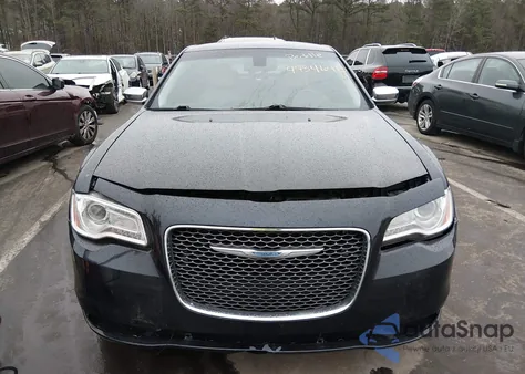 2018 Chrysler 300 Limited Awd z USA, uszkodzony, nr VIN 2C3CCAKGXJH170372